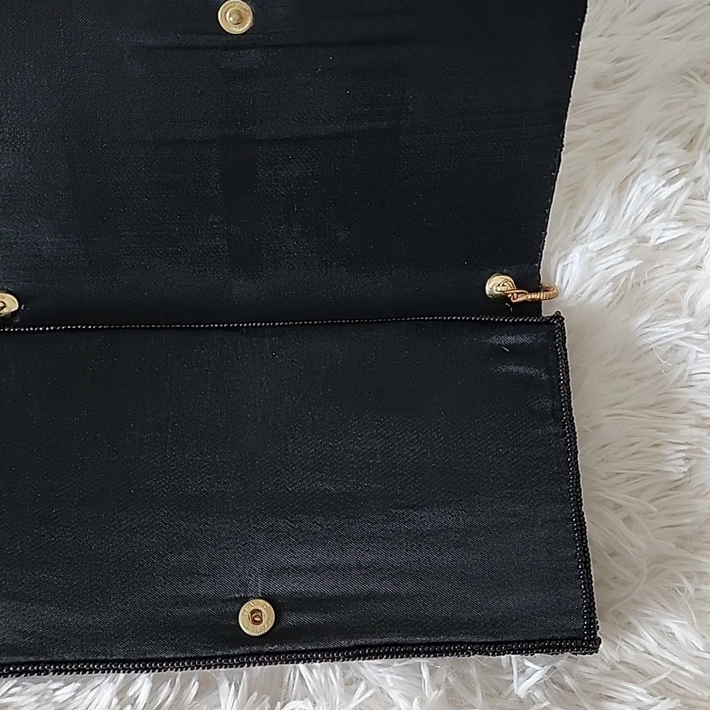 Carolyne Barton  Vintage Elegant Black and Gold Women's Clutch